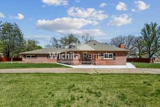 Building Photo - Updated West Wichita Home!
