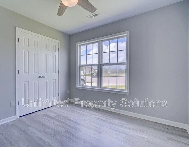 Building Photo - 7518 Whitney Dr