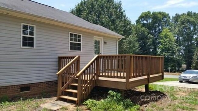 Building Photo - 3 Bedroom home in CreekSide Village