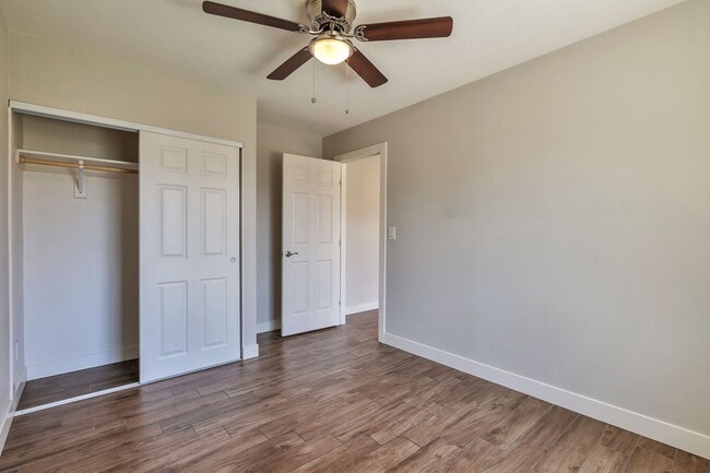 Building Photo - Tempe 6-Bedroom Home Featuring Large Turf Yard & Ideal Location