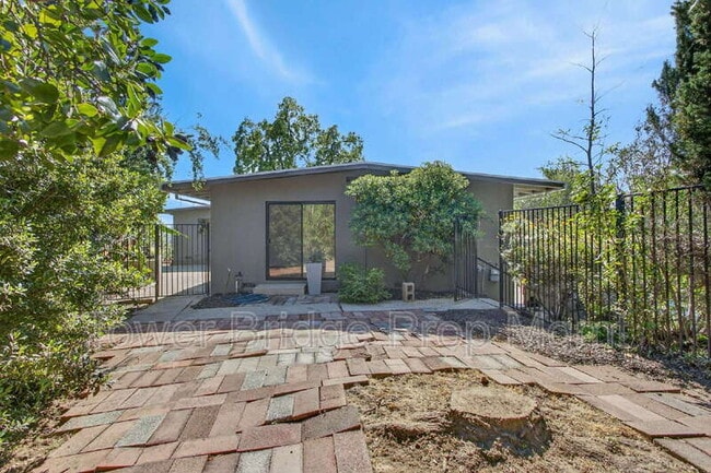 Building Photo - 3937 Orangewood Dr