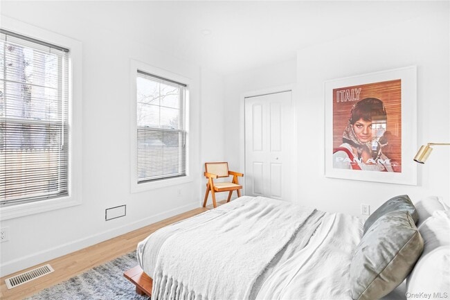 Building Photo - 21 N Howells Point Rd