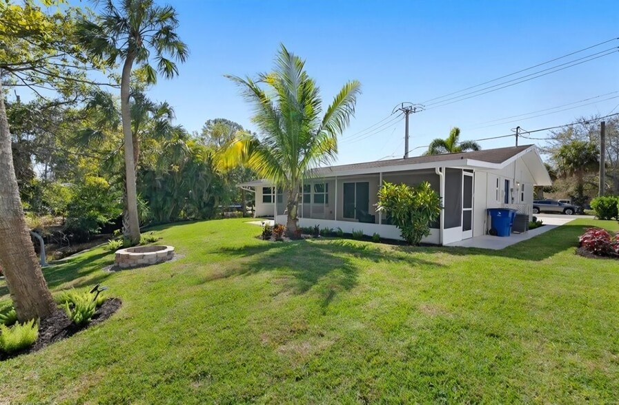 Building Photo - 27105 Center Ave