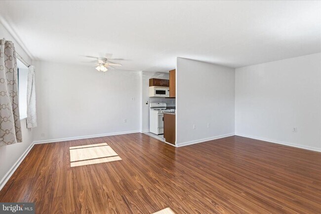 Building Photo - 1200 S Arlington Ridge Rd