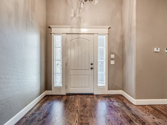 Building Photo - Luxury Edmond Townhome Overlooking Waterfa...