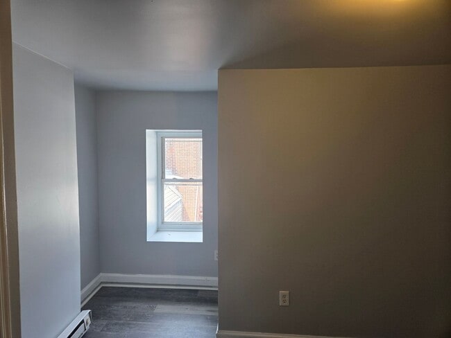Building Photo - 817 Linden St