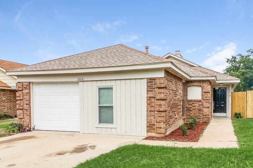 Primary Photo - 2618 Butterfield Dr