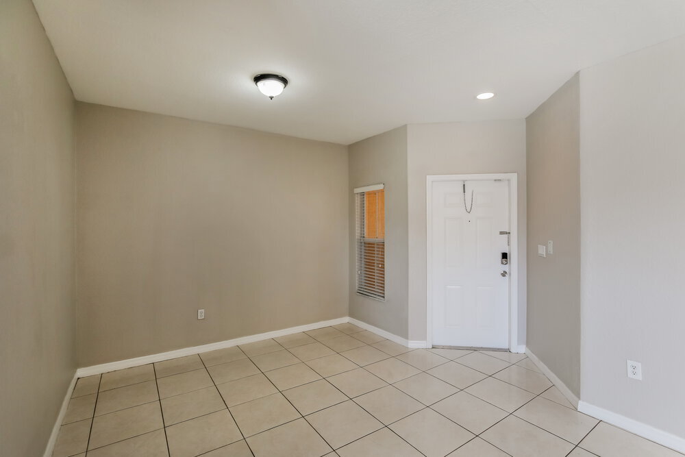 Building Photo - 1911 SE 14th Ct