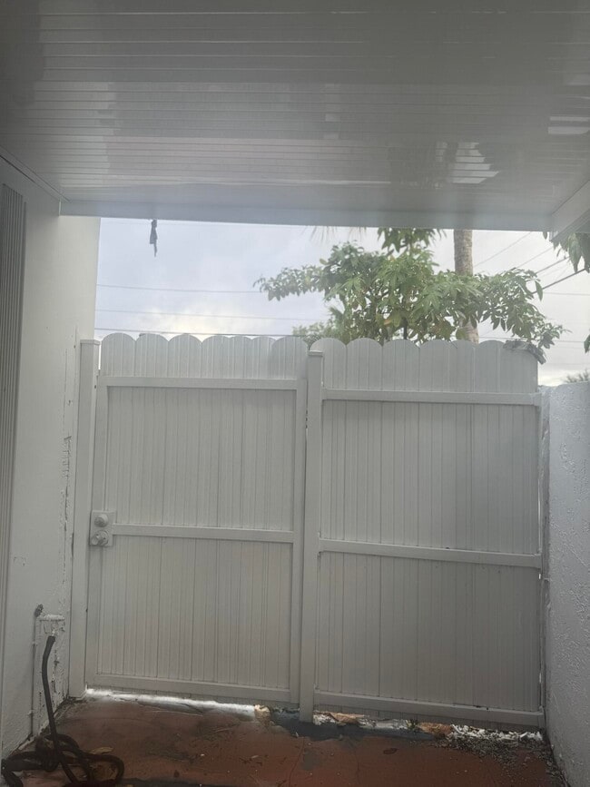 Building Photo - 3335 W 8th Ave