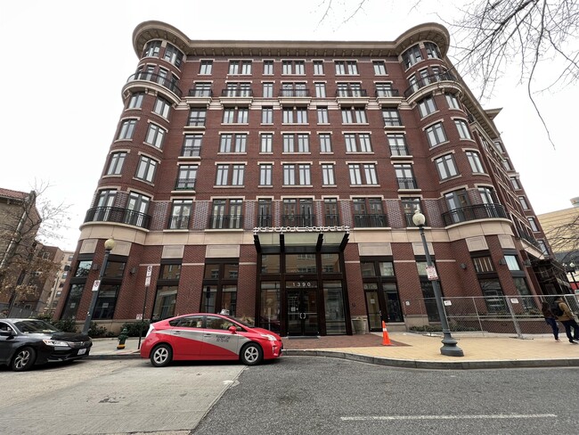 Building Photo - 1390 Kenyon St NW