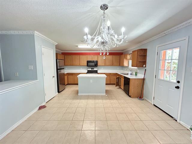 Building Photo - 8008 Hidden Oaks Dr