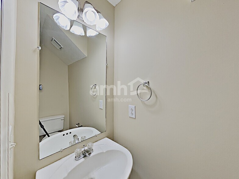 Building Photo - 1525 Teresa Ln