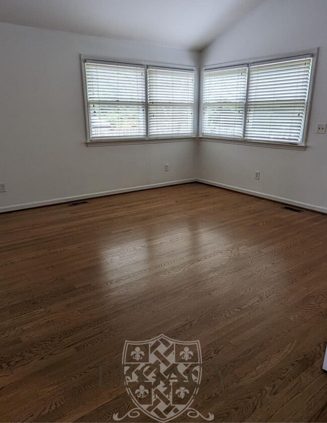 Building Photo - 1101C Biltmore Dr