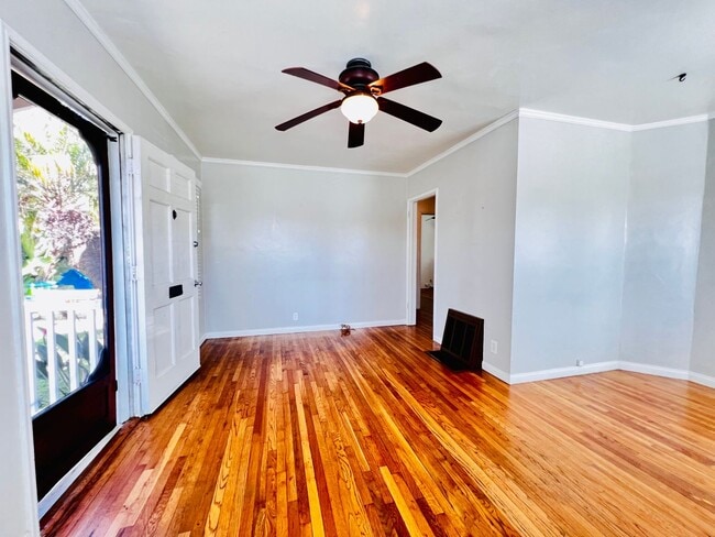 Building Photo - Location Location, dont miss the first sho...