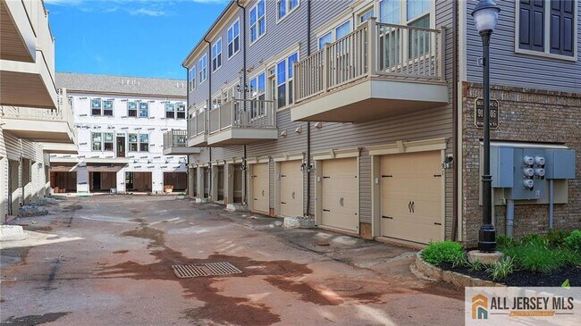 Building Photo - 95 Robeson St