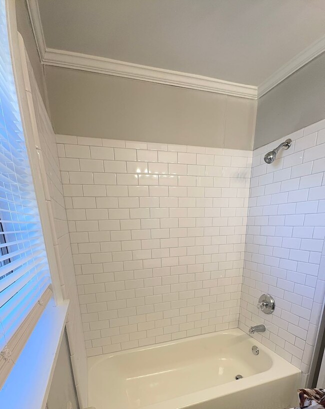 Building Photo - 1905 28th St