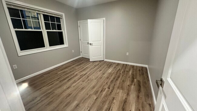 Building Photo - 275-277-277 16th Ave