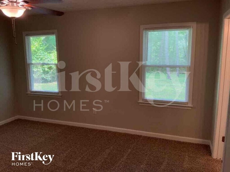 Building Photo - 388 Scenic Ln