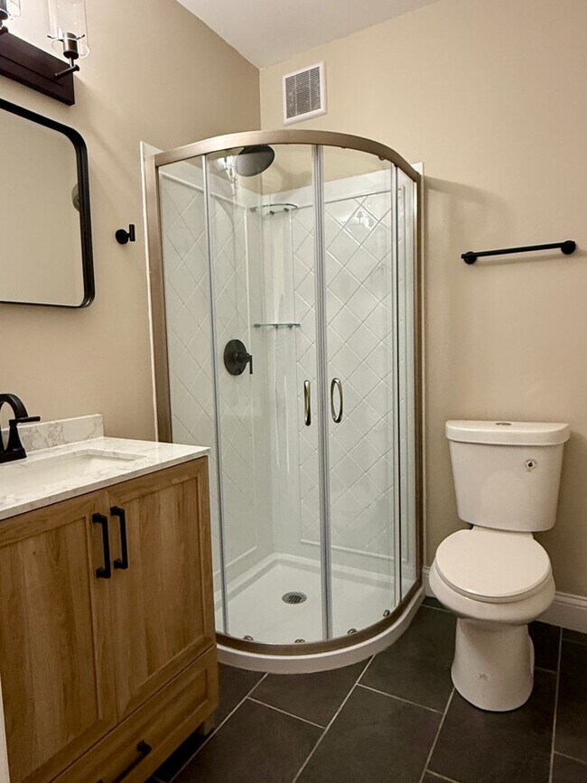 Building Photo - 415 Considine Ave