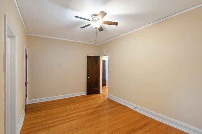 Building Photo - 200 S Maple Ave