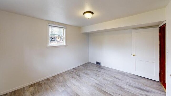 Building Photo - 820 N 13th St