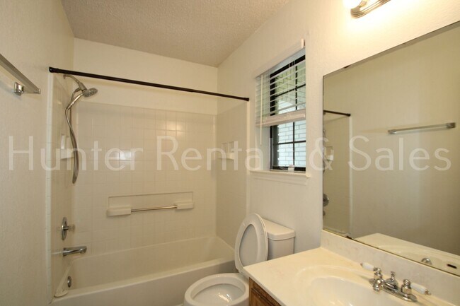 Building Photo - 1802 Mattie Dr