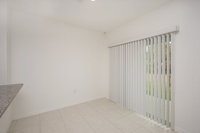 Building Photo - 7320 Spring Snowflake Ave