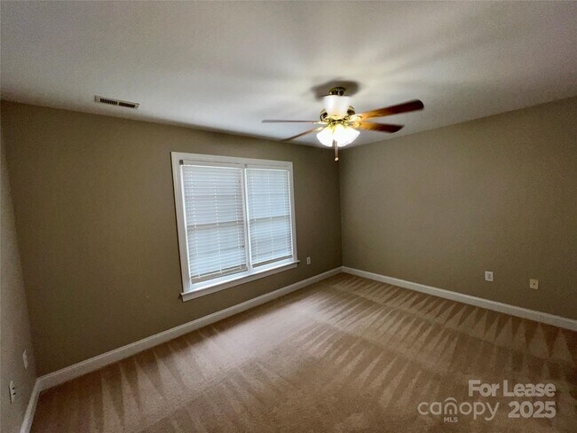 Building Photo - 4432 Shannamara Dr