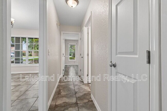 Building Photo - 95 Woodside Dr