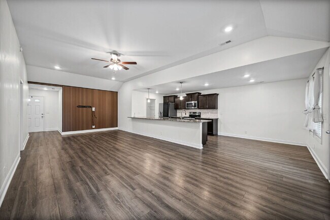 Building Photo - 204 King Rd