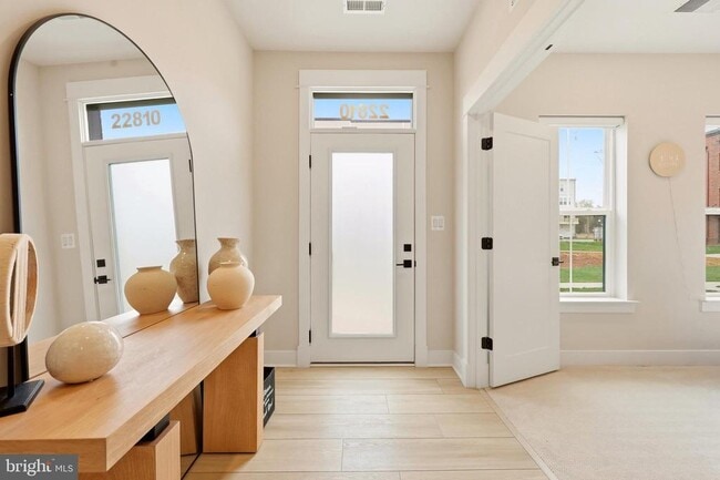 Building Photo - 22810 Tawny Pne Sq