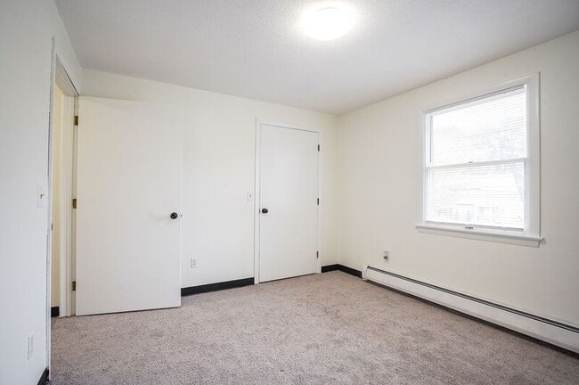 Building Photo - 878 St James Ave