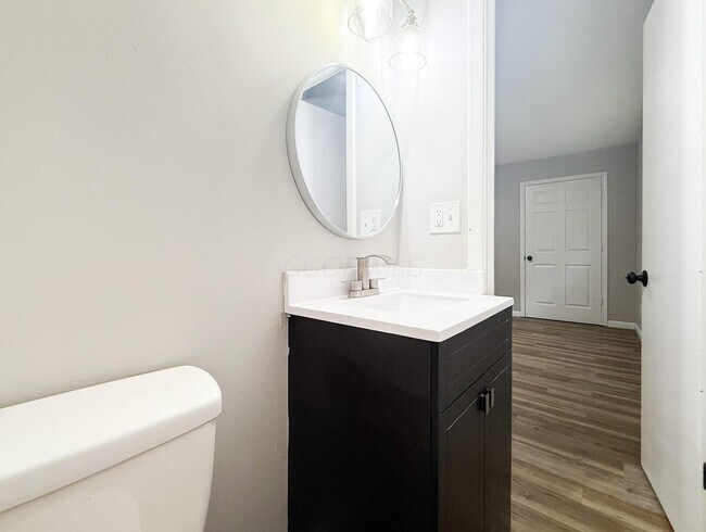 Building Photo - 1828 Bairsford Dr