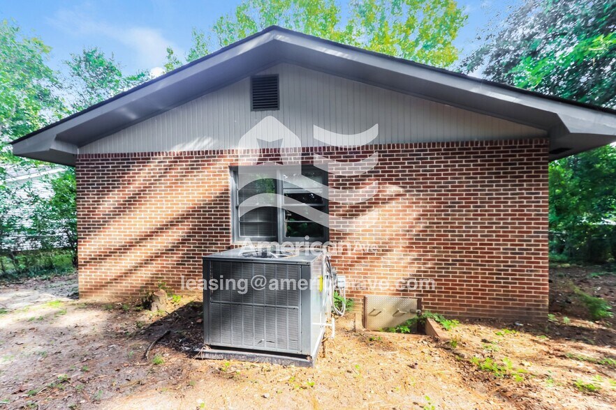 Building Photo - 503 Bernard Dr