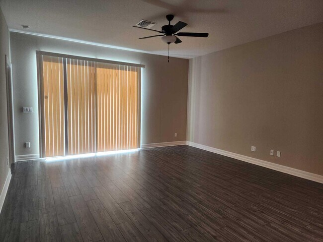Building Photo - 1817 Party Pl