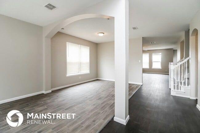 Building Photo - 305 Arbor Glen Dr