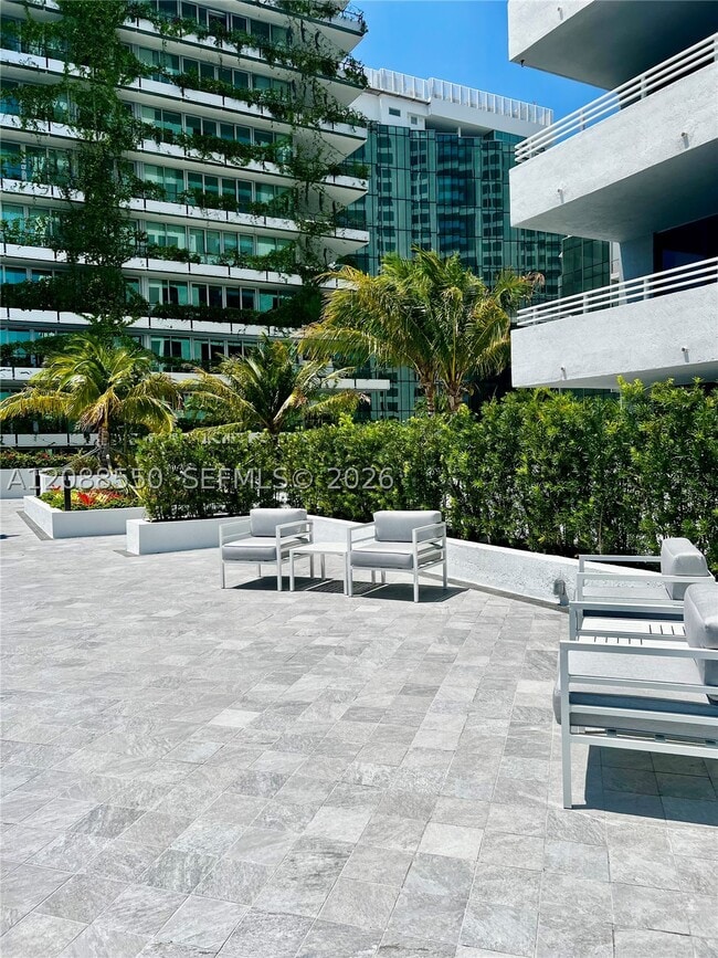 Building Photo - 1330 West Dr