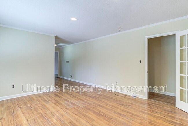 Building Photo - 2101 Delgado St