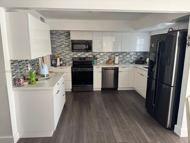 Building Photo - 2911 Monroe St