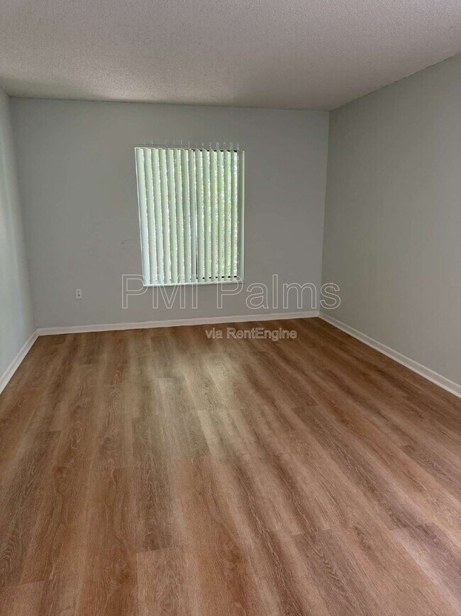 Building Photo - 1236 Pine Ridge Cir W