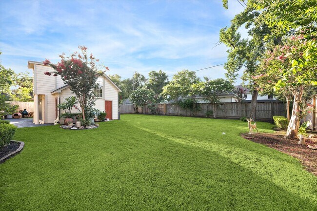 Building Photo - 718 Garden Oaks Blvd