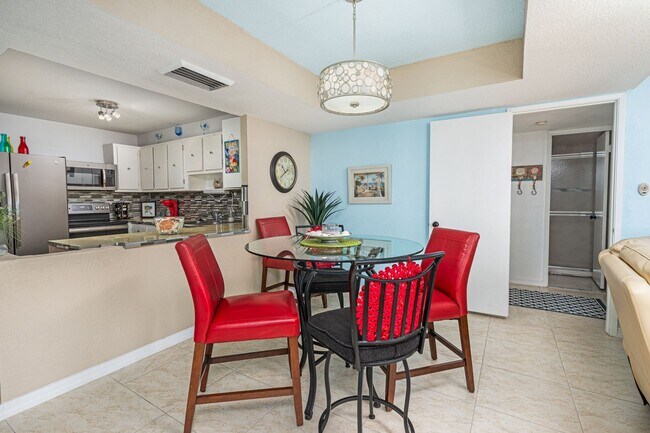 Building Photo - Fully Furnished 2-Bedroom, 2-Bath Beachfront Condo