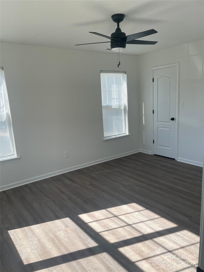 Building Photo - 242 Amir Cir