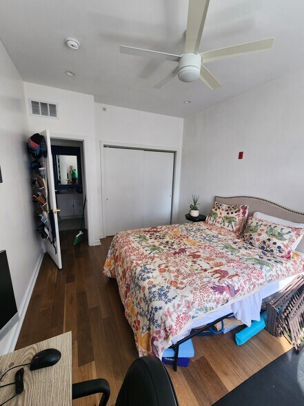 Building Photo - 1500 N American St