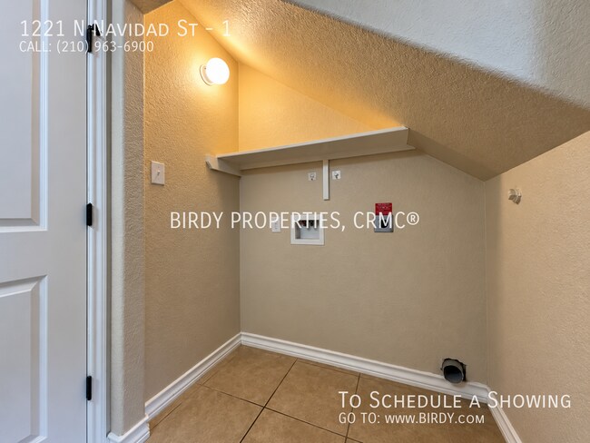 Building Photo - 1221 N Navidad St