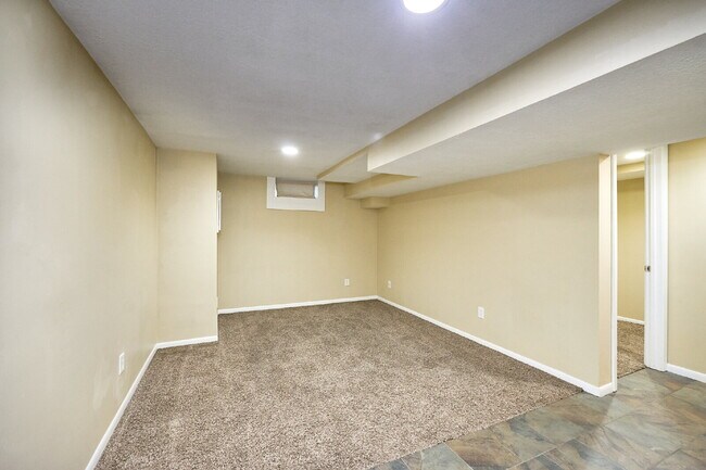 Building Photo - Charming 3-Bedroom Home with Finished Basement in Minneapolis!