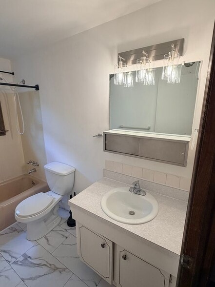 Building Photo - 195 Wall St