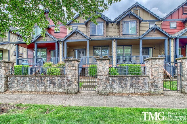 Building Photo - Wonderful 4 bed 2.5 Bath Townhome in Hills...