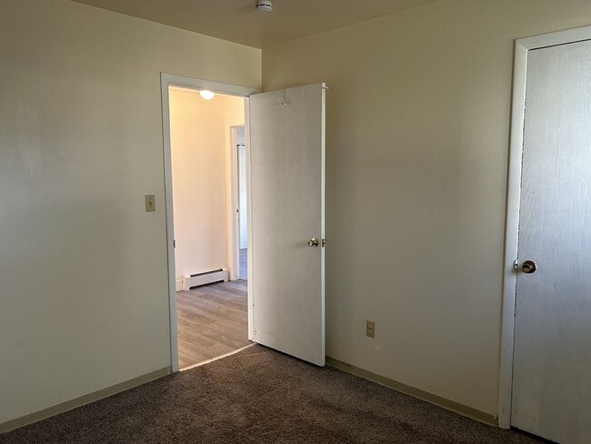 Building Photo - Updated 2 Bedroom Condo in Central Fort Collins - Available Now