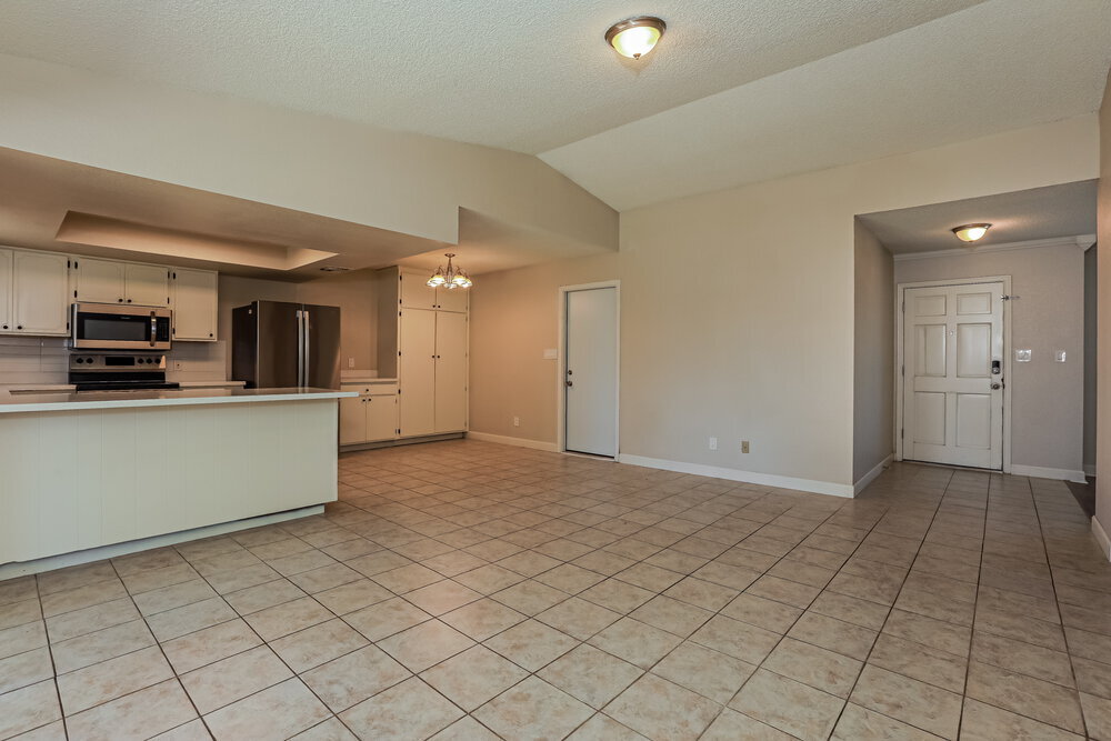Building Photo - 2915 E Dolphin Ave